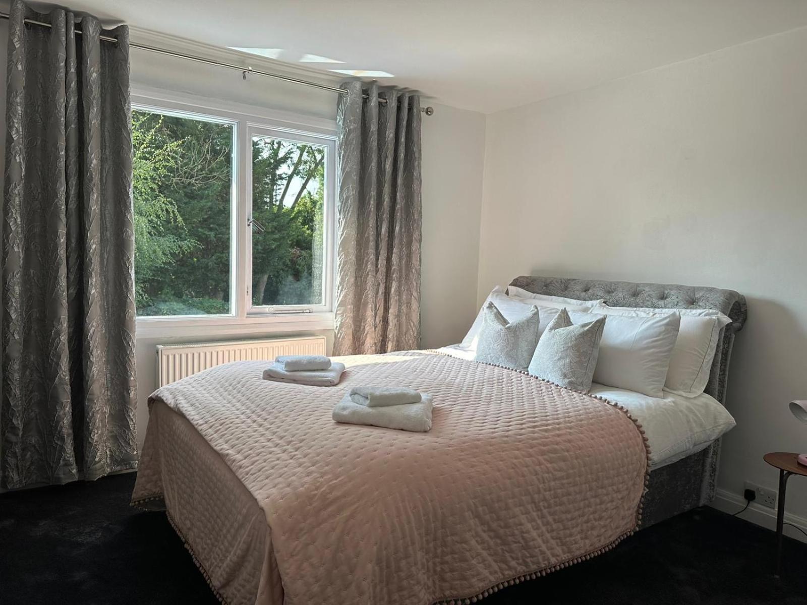 Villa House For Rent In London Mill Hill Exterior foto